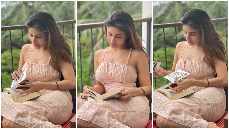 Mouni Roy poses with no make-up on. Mouni Roy poses with no make-up on. 