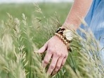 The bracelet watches is a classic statement wear to rock on every occasion.