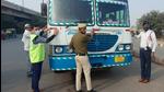 The traffic police have also constituted ‘Fog Action Support Teams’ to put reflective tapes on heavy vehicles, cycles, tractors, auto-rickshaws, manually pulled rickshaws, trolleys, and carts. (Sourced) The traffic police have also constituted ‘Fog Action Support Teams’ to put reflective tapes on heavy vehicles, cycles, tractors, auto-rickshaws, manually pulled rickshaws, trolleys, and carts. (Sourced)