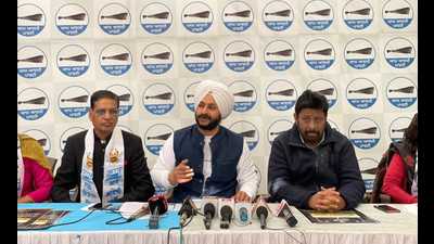 AAP Chandigarh affairs in-charge and Delhi MLA Jarnail Singh was addressing a press conference at the party headquarters in Chandigarh on Wednesday. (HT photo) AAP Chandigarh affairs in-charge and Delhi MLA Jarnail Singh was addressing a press conference at the party headquarters in Chandigarh on Wednesday. (HT photo)