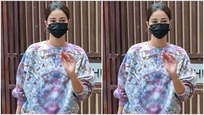 Ananya posed for the paparazzi outside her gym. (HT Photos/Varinder Chawla)