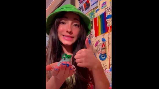 The image shows the girl holding one of her frogs. (Instagram/@gigi_vitale222) The image shows the girl holding one of her frogs. (Instagram/@gigi_vitale222)