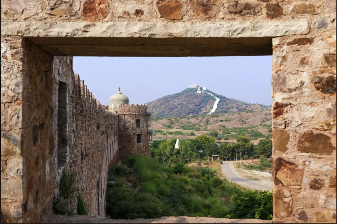 You need to shell out around ₹5 lakh per night to wake up to this view in Raja Man Singh Suite You need to shell out around ₹5 lakh per night to wake up to this view in Raja Man Singh Suite