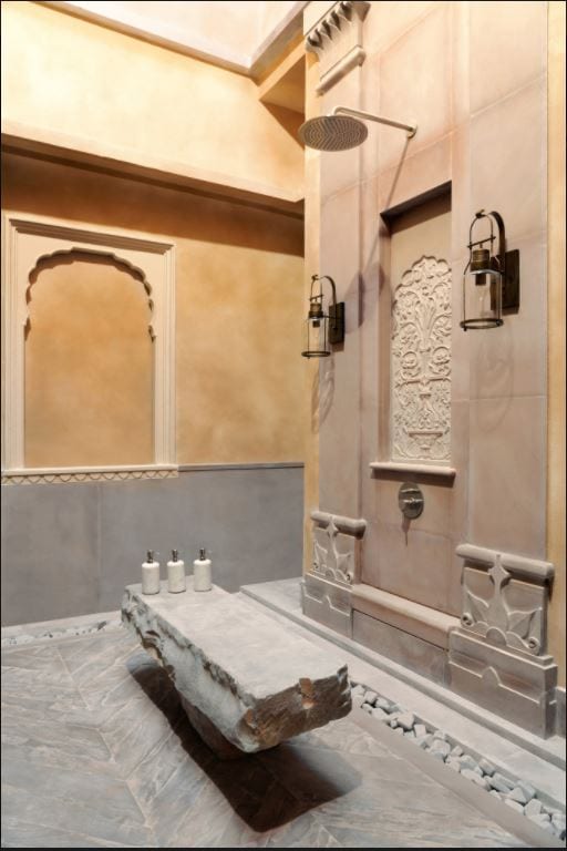 Outdoor shower in a delux suite Outdoor shower in a delux suite