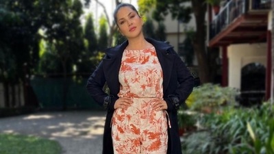 Sunny Leone elevates loungewear trend with her airport look in ₹2k co-ords (Instagram/sunnyleone) Sunny Leone elevates loungewear trend with her airport look in ₹2k co-ords (Instagram/sunnyleone)