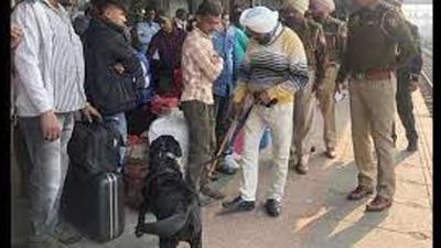The GRP and the Railway Protection Force (RPF) on Wednesday held a meeting with the local senior section engineer (SSE) to ensure better coordination (HT Photo) The GRP and the Railway Protection Force (RPF) on Wednesday held a meeting with the local senior section engineer (SSE) to ensure better coordination (HT Photo)