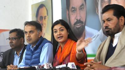 Congress national spokesperson Alka Lamba along with Chandigarh Congress president Subhash Chawla and others release the chargesheet against BJP-led municipal corporation in Chandigarh, on Thursday. (Ravi Kumar/HT) Congress national spokesperson Alka Lamba along with Chandigarh Congress president Subhash Chawla and others release the chargesheet against BJP-led municipal corporation in Chandigarh, on Thursday. (Ravi Kumar/HT)