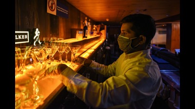 Delhiites hosting weddings this season are facing a major challenge in procuring alcohol due to the liquor shortage in Delhi. Reportedly, only 100 out of 850 wine shops have reopened in the city so far. (Photo: Amal KS/HT (For representational purposes only))