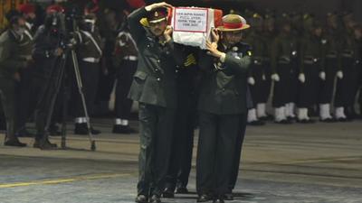 Military personnel carry the mortal remains of chief of defence staff (CDS) General Bipin Rawat, who along wiith his wife Madhulika Rawat and other officials were killed in an IAF-Mi-17V5 helicopter crash in Coonoor, during a wreath laying ceremony at Palam Airport in New Delhi. (Ht Photo/Sanjeev verma) Military personnel carry the mortal remains of chief of defence staff (CDS) General Bipin Rawat, who along wiith his wife Madhulika Rawat and other officials were killed in an IAF-Mi-17V5 helicopter crash in Coonoor, during a wreath laying ceremony at Palam Airport in New Delhi. (Ht Photo/Sanjeev verma)
