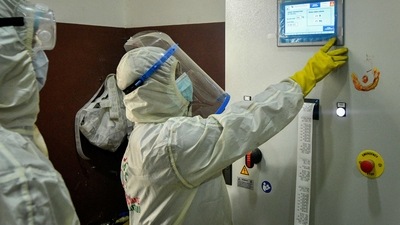 This also comes amid widespread concerns over Coronavirus's new variant, Omicron, which scientists fear may be more infections than the previous strains. (Representational image) (AFP) This also comes amid widespread concerns over Coronavirus's new variant, Omicron, which scientists fear may be more infections than the previous strains. (Representational image) (AFP)