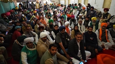 Earlier today, the Samyukt Kisan Morcha (SKM) Committee's member Ashok Dhawale said that a decision regarding withdrawing the farmer's agitation would be taken in the meeting today, after discussing the new draft proposal received from the government. (HT Photo/Sanchit Khanna)