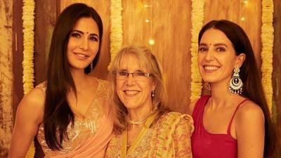Katrina Kaif with her mother Suzanne Turquotte and younger sister, Isabelle Katrina Kaif with her mother Suzanne Turquotte and younger sister, Isabelle