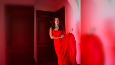 Sabyasachi Mukherjee's official Instagram handle shared pictures of Alia Bhatt in his stunning clothing. (Instagram/@_psudo_) Sabyasachi Mukherjee's official Instagram handle shared pictures of Alia Bhatt in his stunning clothing. (Instagram/@_psudo_)