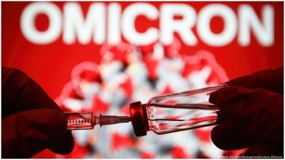 Scientists are still assessing the efficacy of covid-19 vaccines against the new variant (Pavlo Gonchar/Zumapress/picture alliance ) Scientists are still assessing the efficacy of covid-19 vaccines against the new variant (Pavlo Gonchar/Zumapress/picture alliance )