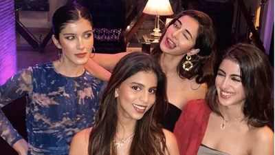 Suhana Khan, Ananya Panday and Shanaya Kapoor pose for a picture with Navya Naveli Nanda. (Instagram)