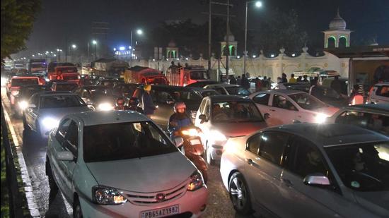 A jam on Airport Road in Mohali due to truckers protest on Thursday. (HT Photo)