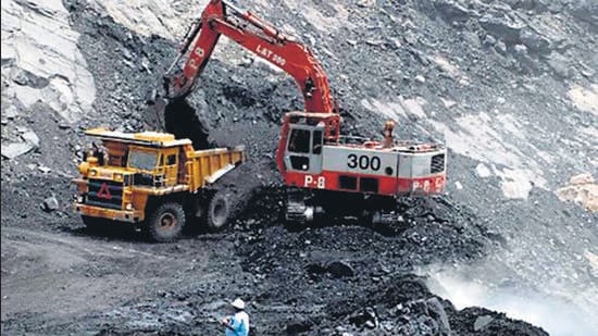 The unions are protesting against the NDA government’s move to privatise four coal blocks. (HT)