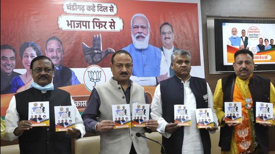 Chandigarh BJP senior leaders release of booklet ‘Chandigarh Mei BJP Ke Cheh Varsh’ at BJP office Kamalam in Sector 33 on Thursday. (Keshav Singh/HT)