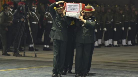 Military personnel carry the mortal remains of chief of defence staff (CDS) General Bipin Rawat, who along wiith his wife Madhulika Rawat and other officials were killed in an IAF-Mi-17V5 helicopter crash in Coonoor, during a wreath laying ceremony at Palam Airport in New Delhi. (Ht Photo/Sanjeev verma)