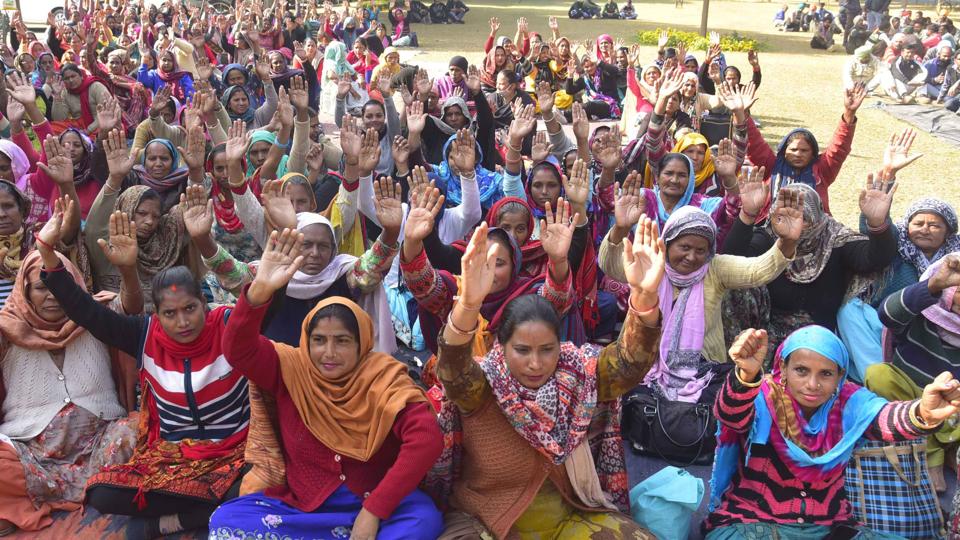Maheshinder Singh Grewal also met protesting members of the Punjab Federation of University and College Teachers’ Organisations. (Gurpreet Singh/HT ) Maheshinder Singh Grewal also met protesting members of the Punjab Federation of University and College Teachers’ Organisations. (Gurpreet Singh/HT )
