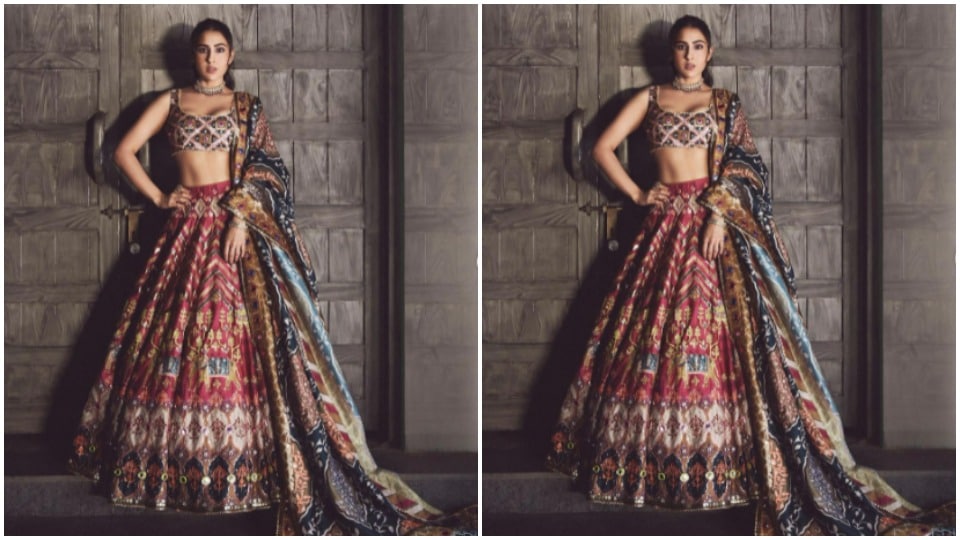 For the pictures, Sara chose an ivory white sleeveless blouse decorated with gold and blue resham threads and zari. The midriff-baring blouse came in golden details at the borders. Sara teamed it with a contrasting red skirt with white, gold and blue details in zari, moti and threads, intricately embroidered in the skirt.(Instagram/@saraalikhan95)