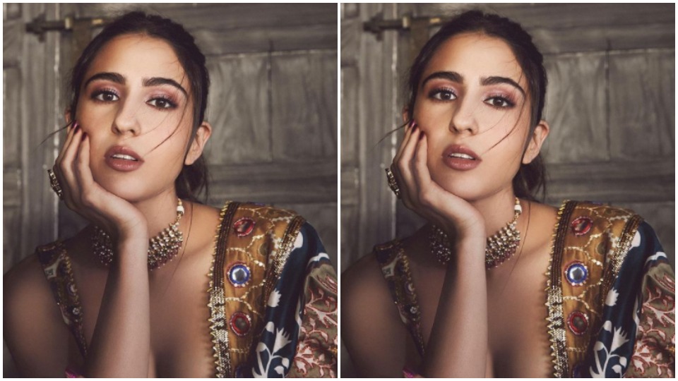 Sara wrapped her look for the day with blue and golden dupatta detailed in gold zari at the borders. Sara captioned her pictures, simply with her state of mind - "Chakachak." Sara accessorised her look for the day with a stunning gold, green and red choker and a statement gold ring. (Instagram/@saraalikhan95)