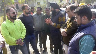 Property dealers of Chuharpur area, near Durga Enclave, Phase 1, arguing with GLADA officials during the demolition drive in Ludhiana on Friday. (Gurpreet Singh/HT)