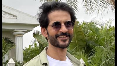 Hiten Tejwani (Instagram) Hiten Tejwani (Instagram)