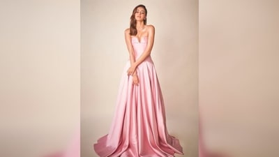 Ananya Panday is elegance and grace personified in this chic soft pink strapless gown. (Instagram/@ananyapanday)