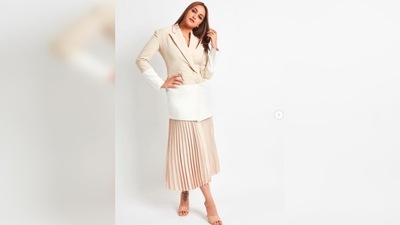 Sonakshi Sinha kept her look simple and teamed her outfit with a basic yet elegant necklace and a watch. (Instagram/@aslisona)