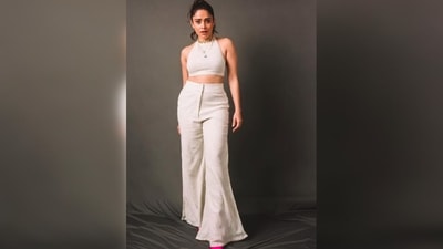 Nushrratt Bharuccha accessorised her all-beige attire with a golden chain choker and layered necklace. (Instagram/@nushrrattbharuccha) Nushrratt Bharuccha accessorised her all-beige attire with a golden chain choker and layered necklace. (Instagram/@nushrrattbharuccha)