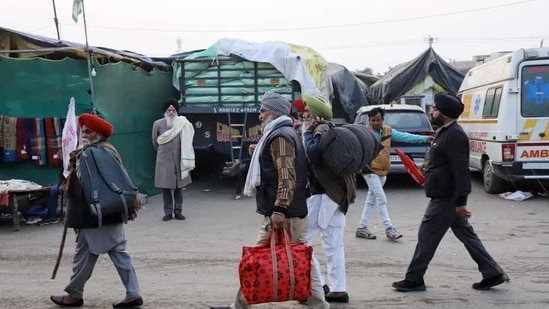 Farmers carrying their belongings leave for their native places after the Samyukt Kisan Morcha (SKM) announces the suspension of ongoing protest, at Singhu Border, in New Delhi on Thursday. (ANI)