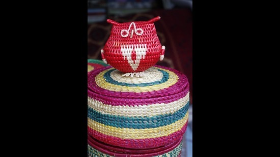 Gullaks (piggy banks) and colourful jewellery boxes made of cane, to safeguard your belongings. (Photo: Dhruv Sethi/HT) Gullaks (piggy banks) and colourful jewellery boxes made of cane, to safeguard your belongings. (Photo: Dhruv Sethi/HT)