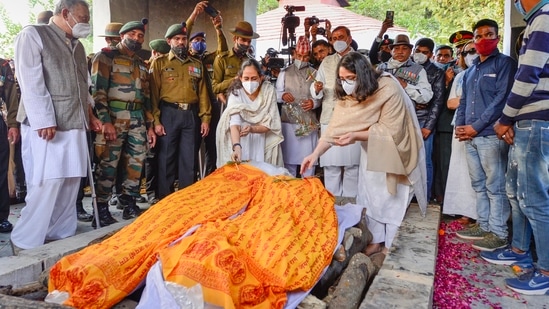 Kritika and Tarini, daughters of late CDS Gen Bipin Rawat and Madhulika Rawat, during the cremation of their parents at Brar Square crematorium, in New Delhi.(PTI)