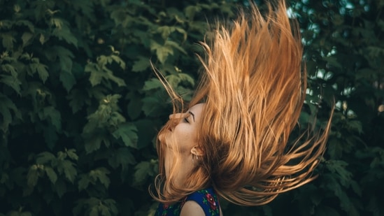 Massage your scalp with hair oils to flaunt healthy and thicker hair.(Unsplash) Massage your scalp with hair oils to flaunt healthy and thicker hair.(Unsplash)