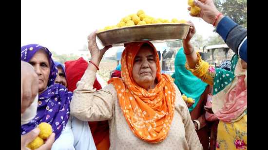Women carrying sweets to welcome farmers in Haryana on Friday. (HT Photo)
