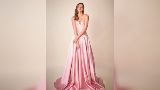 Ananya Panday is elegance and grace personified in this chic soft pink strapless gown.(Instagram/@ananyapanday)