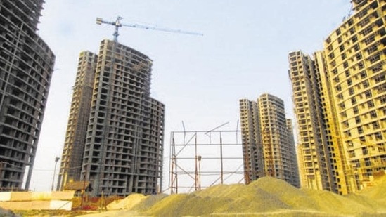 The growth registered by the real estate sector in Q3 2021 is likely to continue and to end this year on a positive note.(Mint file photo. Representative image)