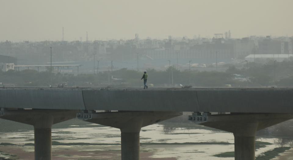 As pollution in Delhi and the National Capital Region (NCR) reached hazardous levels in November, the Supreme Court directed the CAQM and state governments to act and reduce the levels of bad air. (Amal KS/HT photo) As pollution in Delhi and the National Capital Region (NCR) reached hazardous levels in November, the Supreme Court directed the CAQM and state governments to act and reduce the levels of bad air. (Amal KS/HT photo)
