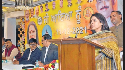 Lekhi, while addressing the issues being faced by the party workers, said that emphasis on maintaining law and order has always remained priority of the party. (Gurpreet Singh/HT)