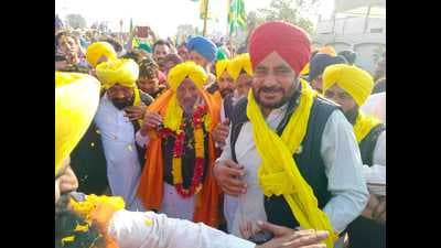 Bhartiya Kisan Union (Ekta-Ugrahan) president Joginder Singh Ugrahan with farmer leaders and others in Punjab on Saturday. Bhartiya Kisan Union (Ekta-Ugrahan) president Joginder Singh Ugrahan with farmer leaders and others in Punjab on Saturday.