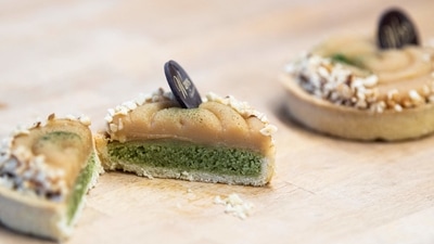 A close-up shot of a decadent tartlet infused with algae.&nbsp; (Photo: Lukas Barth, Reuters)