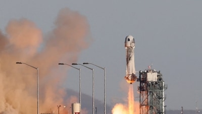 A Blue Origin New Shepard rocket lifts off with a crew of six, including Laura Shepard Churchley, the daughter of the first American in space Alan Shepard, for whom the spacecraft is named, from Launch Site One in west Texas, US.&nbsp; (REUTERS)