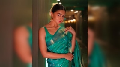 Alia Bhatt donned a traditional blue Kanjeevaram saree which she teamed with a sleeveless blouse and grabbed eyeballs. (Instagram/@aliaabhatt) Alia Bhatt donned a traditional blue Kanjeevaram saree which she teamed with a sleeveless blouse and grabbed eyeballs. (Instagram/@aliaabhatt)