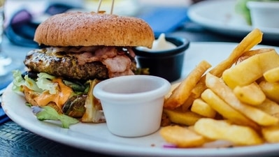 Avoid these foods: Do not eat processed, junk, fried, oily, and canned food that are loaded with preservatives, additives, and artificial flavors. They may cause throat irritation (Pixabay)