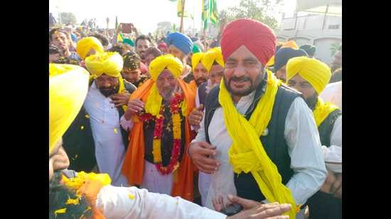 Bhartiya Kisan Union (Ekta-Ugrahan) president Joginder Singh Ugrahan with farmer leaders and others in Punjab on Saturday.