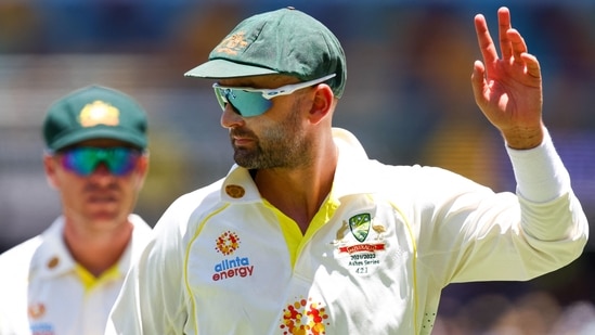 Australia's Nathan Lyon salutes to the crowd after claiming his 400th wicket, dismissing England's Dawid Malan for 82, during day four of the first Ashes cricket Test match between England and Australia at the Gabba in Brisbane on December 11, 2021. (Photo by Patrick HAMILTON / AFP) / -- IMAGE RESTRICTED TO EDITORIAL USE - STRICTLY NO COMMERCIAL USE --(AFP) Australia's Nathan Lyon salutes to the crowd after claiming his 400th wicket, dismissing England's Dawid Malan for 82, during day four of the first Ashes cricket Test match between England and Australia at the Gabba in Brisbane on December 11, 2021. (Photo by Patrick HAMILTON / AFP) / -- IMAGE RESTRICTED TO EDITORIAL USE - STRICTLY NO COMMERCIAL USE --(AFP)