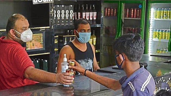 Three liquor outlets were sealed for alleged violations of building bye-laws.(HT File/Representative Image)