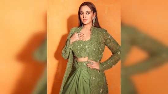 Sonakshi Sinha wore this stunning attire to the finale weekend of a game show hosted by Ranveer Singh.(Instagram/@aslisona)
