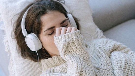 Dry air in winter or dust and mold could lead to sinus infection.(Pexels)
